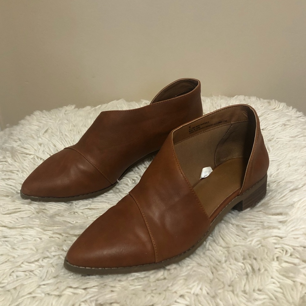 Women’s universal thread slip ons